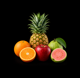 Ananas, orange, pomme et goyave regroupés sur fond noir — illustration des jus de fruits